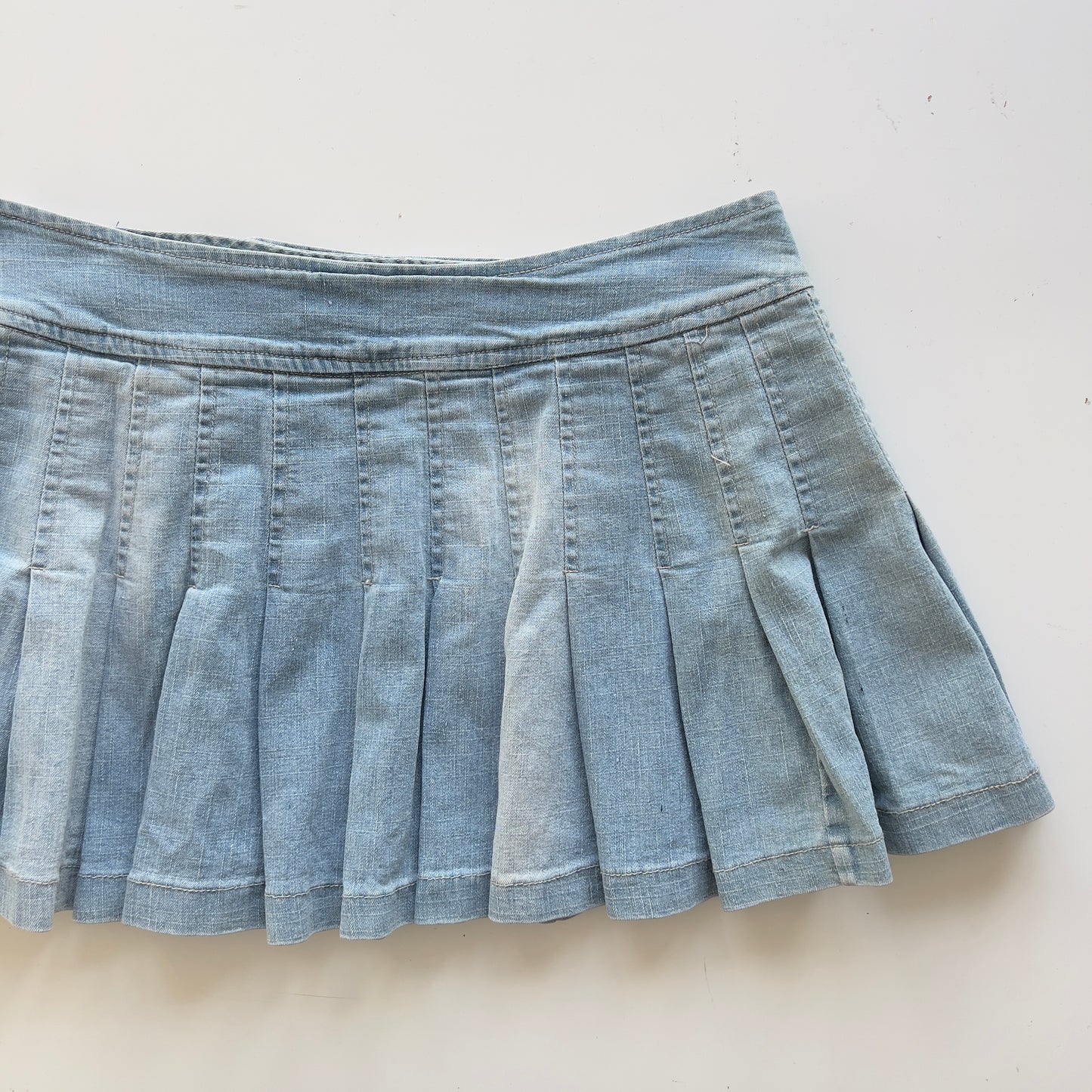 00s Pleated Denim Micro Mini Skirt - Size M